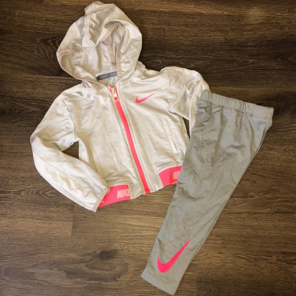 Toddler girls Nike track suit